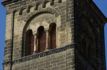 Friese am neuromanischen Nordturm