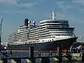 Queen Elizabeth wendet am 24.&nbsp;Juli 2012 auf der Innenförde in Kiel