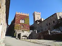 Innenhof des Castello di Quercetto