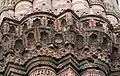 Detail der Steinmetzarbeiten an einem Balkon