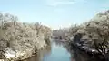 Der Fluss Rába bei Árpás im Winter