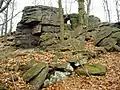 Hochstein Felsentor und Ringwallrest im Vordergrund