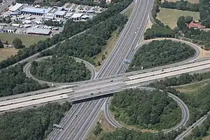 Autobahnkreuz Oldenburg-Ost – unten die A 28,oben die A 29