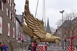 Der Goldene Vogel in der Luft