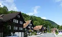 Das Haus 59 (links) in Rüthi SG stammt aus dem Jahr 1795.