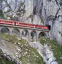 Deh 4/4II auf dem Brüggwaldbodenviadukt