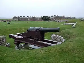 RML 64 pounder 64 cwt Mk I gun, hier jedoch auf einer Mittelpivotlafette