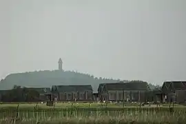 Waffenbunker beim Bandeath-Waffendepot, im Hintergrund das Wallace Monument