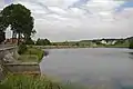 Kunstteich mit Zufluss (links) aus der Martelbacher Rösche