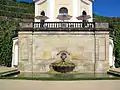 Schloss Wackerbarth: Brunnen unter Belvedere
