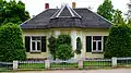 „Kavaliershaus“ an der Straße