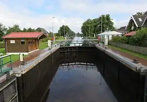 Blick auf die Doppelkammer der Schleuse Rahe