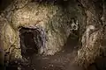 Blick in die Höhle und aus ihr heraus
