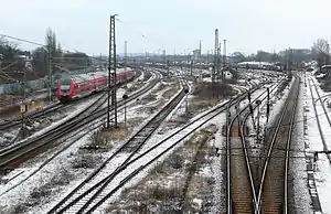 Aus- (links) und Einfahrt (rechts) von Westen