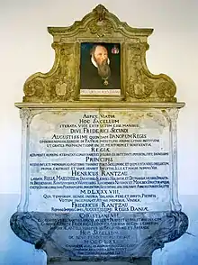 Von Heinrich Rantzau 1588 gesetzte Erinnerungstafel für Frederik II. in der heutigen Rantzau-Kapelle.
