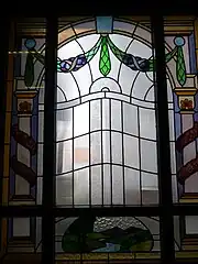Bleiglasfensterdetail im Erdgeschoss des Rathauses aus dem Jahre 2015.