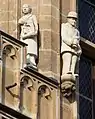 Figur des Willi Ostermann (rechts) am Kölner Rathausturm
