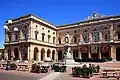 Piazza Leopardi mit dem Denkmal von Giacomo Leopardi