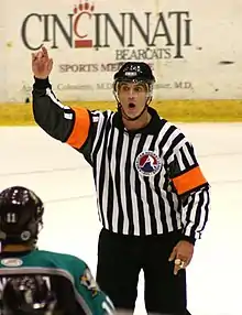 Armbinden eines Schiedsrichters beim Eishockey