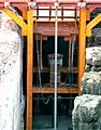 Detailansicht zur Konstruktion der Seilwinden- und Aufzugtechnik mit den Kontergewichten.