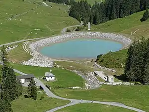 Blick auf das Rellswerk samt Speicherbecken
