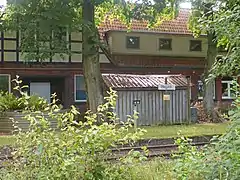 Ehemaliger Bahnhof und Teilansicht der Bahnhofsgaststätte