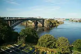 Unterhalb der engen Schlucht: etwa zwei Stunden nach Höchststand der Flut, Strömungsrichtung noch landeinwärts.