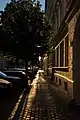 Abschnitt der Brunnenstraße bis zur Ruppiner Straße. Aufnahme vom südlichen Bürgersteig in Richtung Ruppiner Straße.