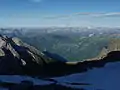 Blick vom Normalweg Nähe Adulajoch nach Westen, über Valle di Blenio, hinten Walliser Alpen, ganz rechts das Aletschhorn