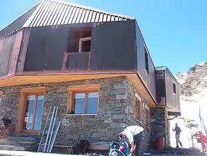 Teilansicht der Schutzhütte Rifugio degli Angeli al Morion.