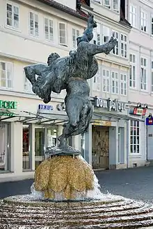 Der Sockel des Ringerbrunnens in Braunschweig besteht aus Meißner und Lausitzer Granit.