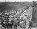 Englische Truppen überqueren die Brücke am 2. Oktober 1918