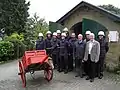 Freiwillige Feuerwehr Heidt vor dem alten Spritzenhaus