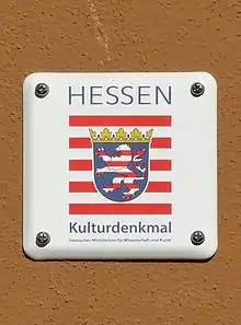 Das Land Hessen verwendet die Avenir auf amtlichen Schildern und Publikationen.