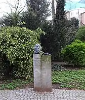 Robert Schumann-Denkmal von Karl Hartung (1956), im Hofgarten am Opernhaus, 2018
