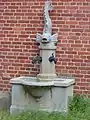 Drachenbrunnen am Eingang