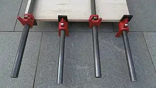 gleichmäßig spannen