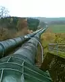 Die Rohrleitungen für Wasser eines Pumpspeicherkraftwerks sind grün.