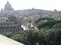 Blick von der Engelsburg auf die Rückseite des Palazzo Pio und den Passetto di Borgo