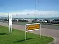 Wegweiser in Royan:„972&nbsp;km bis Balingen“