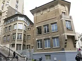 6 rue Beethoven, Sekundarschule und Hauptbüro