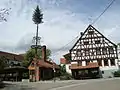 Backhaus und Maibaum