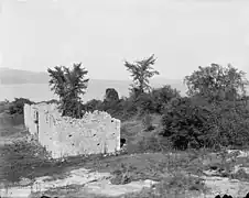 Die Ruinen von Fort Crown Point, Crown Point, N.Y. circa 1902.