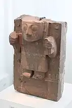 Stabgott-Architravfragment im Ethnologischen Museum Berlin