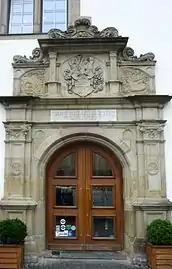 Rechtes Hauptportal.