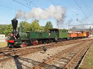 Die Ec 2/5 28 „Genf“ mit historischer Zugskomposition