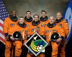 v. l. n. r. Leland Melvin, Stephen Frick, Rex Walheim, Leopold Eyharts, Stanley Love, Alan Poindexter, Hans Schlegel