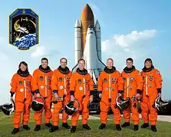 v. l. n. r.: Sandra Magnus, Stephen Bowen, Donald Pettit, Christopher Ferguson, Eric Boe, Shane Kimbrough und Heidemarie Stefanyshyn-Piper
