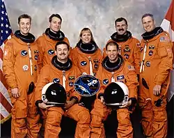 v. l. n. r. Vorne: Scott Altman, Richard Searfoss; Hinten: James Pawelczyk, Richard Linnehan, Kathryn Hire, Davydd Williams, Jay Buckey