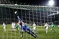 Lukas Königshofer sicherte dem SK Rapid Wien bei seinem Profidebüt mit dieser tollen Parade den 2:1-Sieg beim SV Mattersburg.